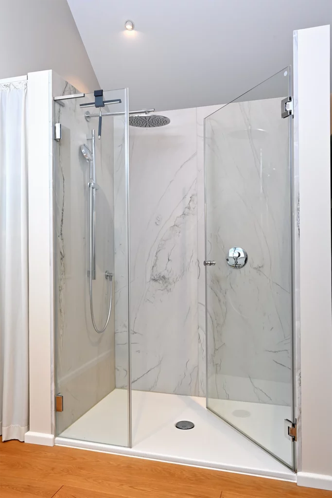Badezimmer Calacatta Brasil & Inalco Keramik