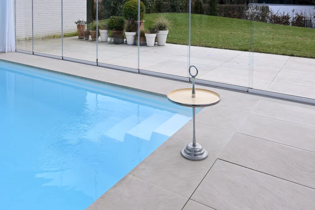 Terrasse und Pool aus Keramik Mirage EVO 2