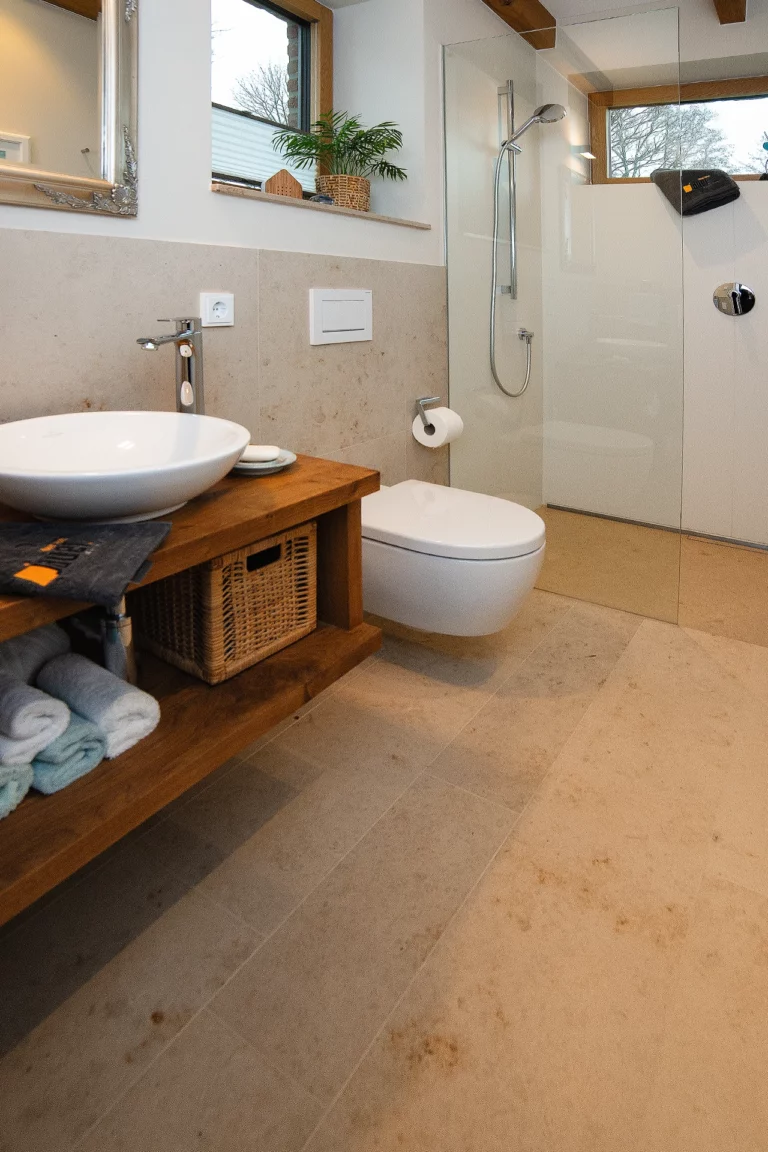 Gäste-WC Jura Gelb