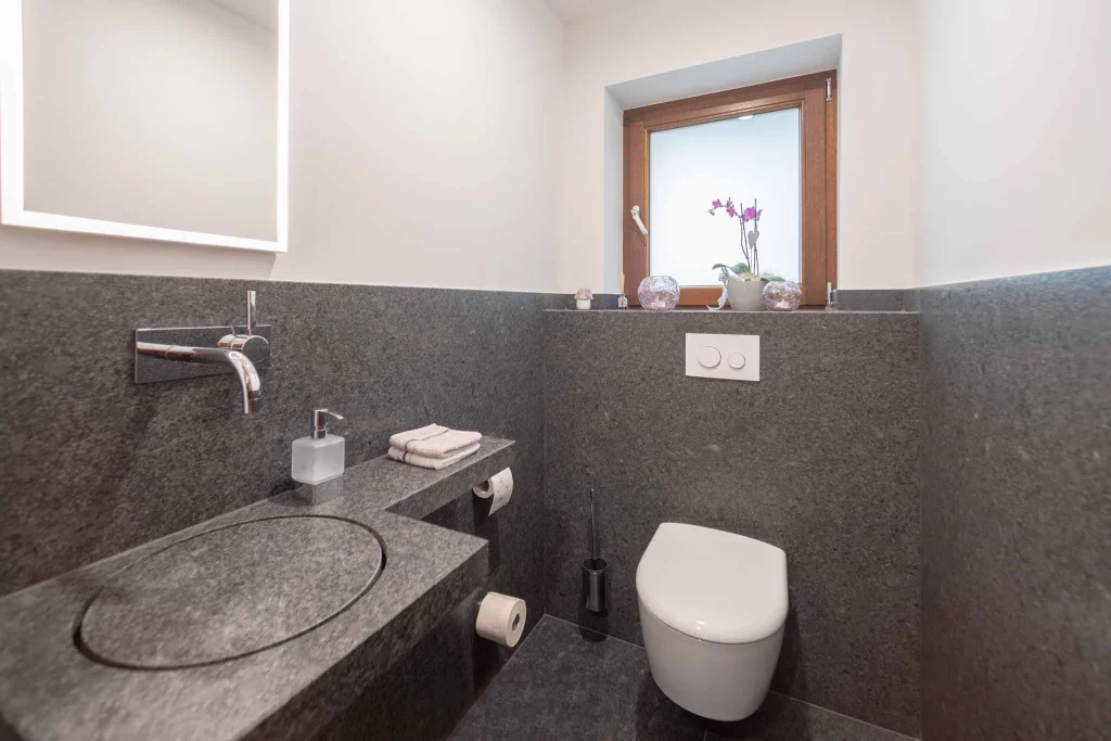Gäste WC aus Naturstein Steel Grey