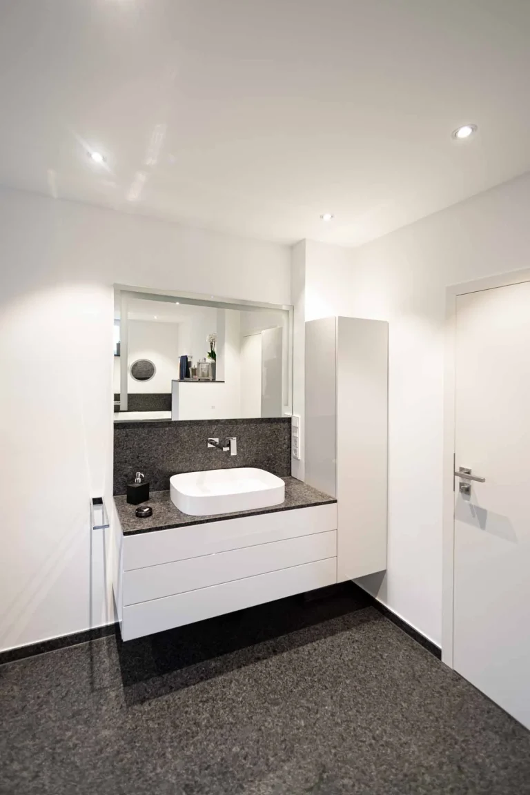 Badezimmer aus Naturstein in allen Preisklassen