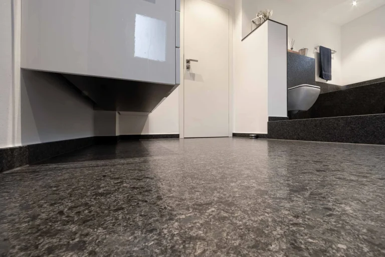 Badezimmer aus Naturstein in allen Preisklassen