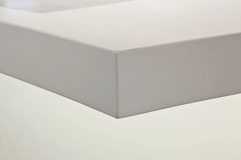 Küche im Miele Showroom aus Quarzwerkstoff