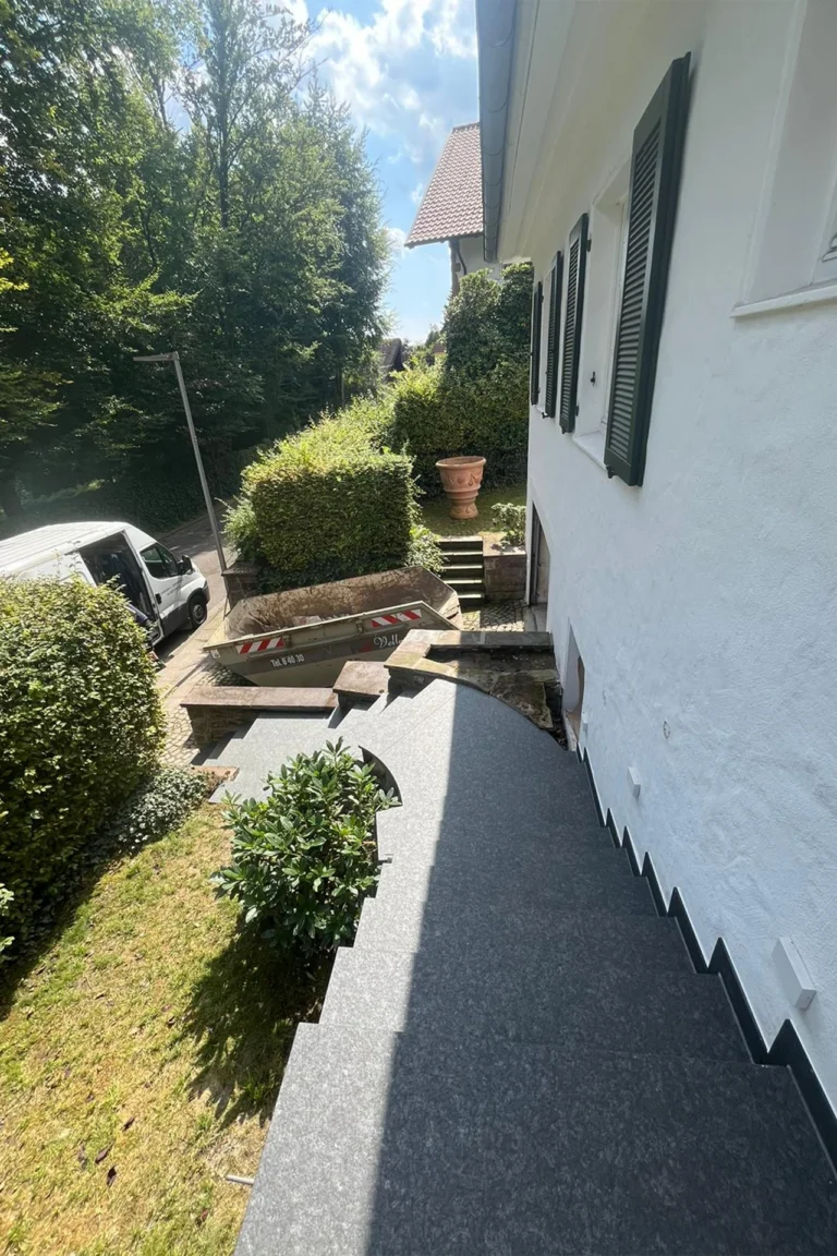 Außentreppe aus Naturstein