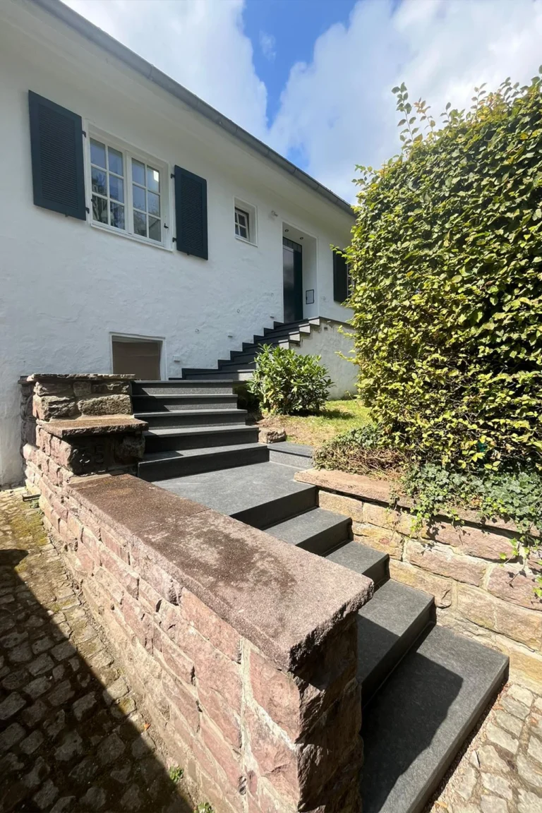 Außentreppe aus Naturstein